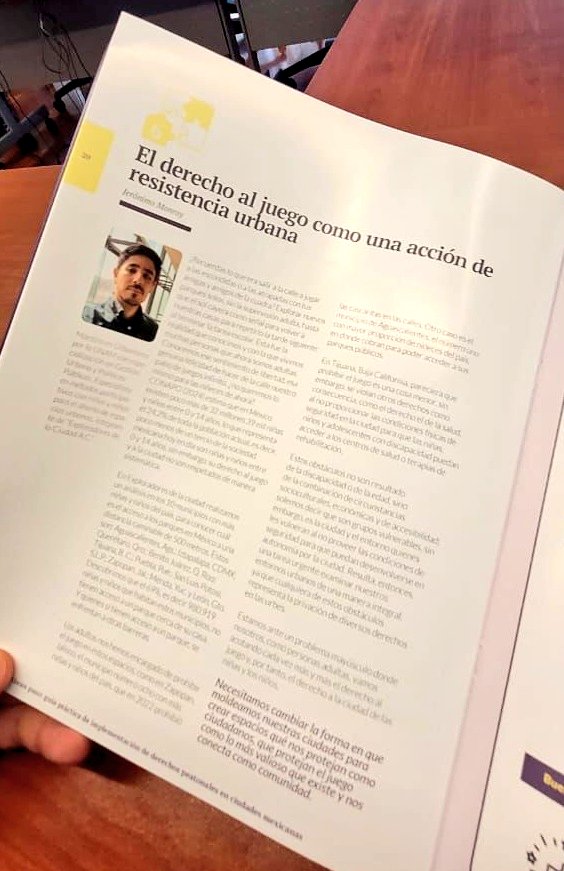 Tocó ir a la presentación de Abran paso, una publicación muy hermosa qué coordinaron <a href="/onuhabitat/">ONU HABITAT América Latina y El Caribe</a> y <a href="/LigaPeatonal/">Liga Peatonal</a> en la qué tuve la fortuna de participar 🫰🏽😍
Aquí pueden revisar mi texto y otros 9 de personas increíblemente talentosas.
Ayuden a difundir
👉🏽 unpeaton.com/abran-paso/