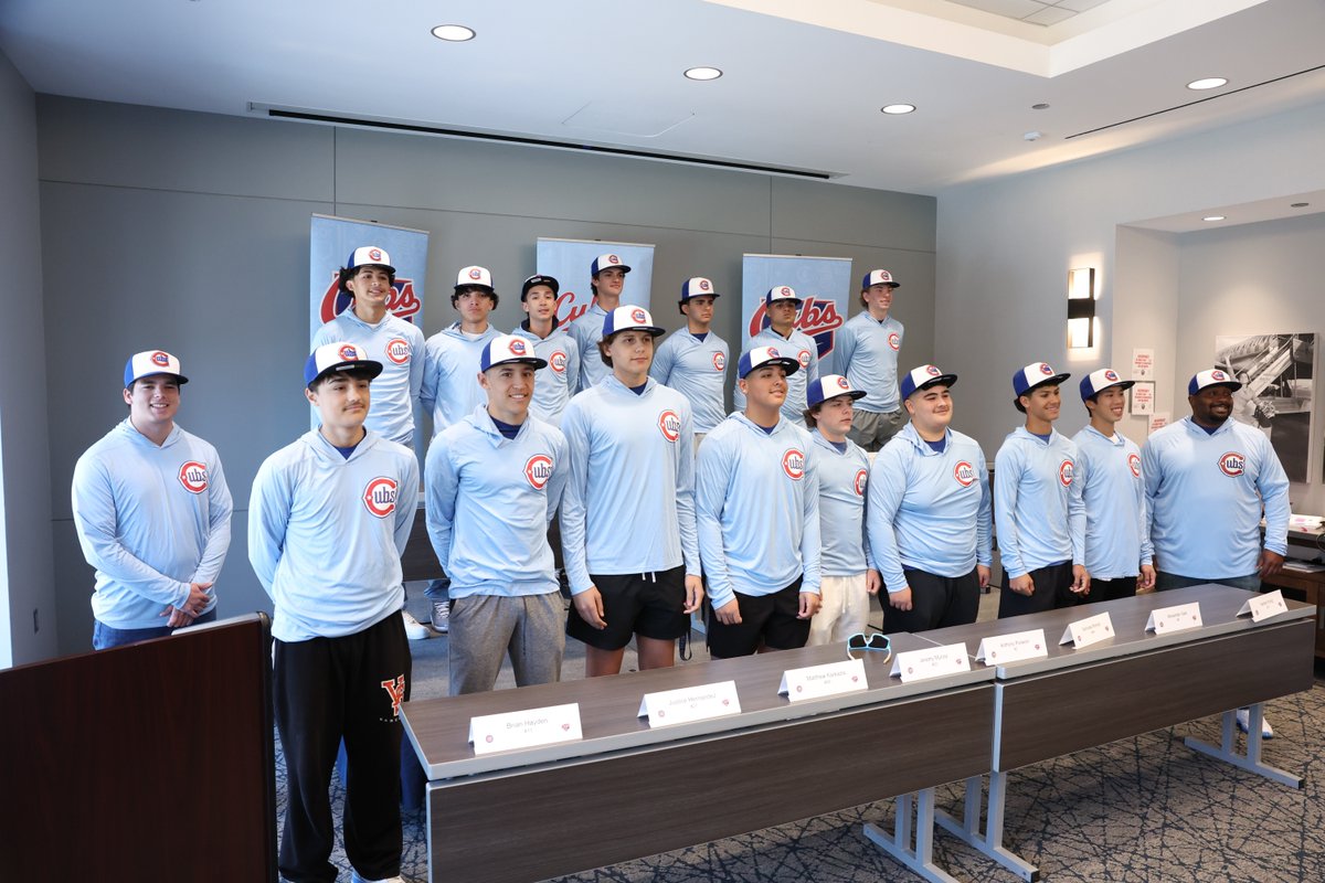 CubsCharities's tweet photo. @Cubs Nike RBI Baseball & Softball All-Stars celebrate family and community!
#NikeRBI #YouthPrograms #SoftballProgram #CubsNikeRBI @cadehorton14 @MLBRBI https://t.co/Lab4ZpTJA3