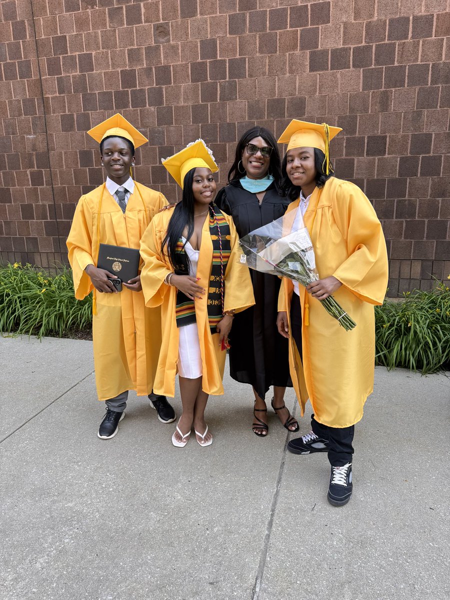 Terri Moses tweet media