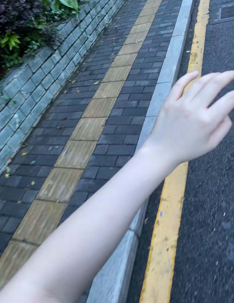ol_lfie_memo's tweet photo. はいはい、お姉さんの言う事信じてみますよーどうせ嘘だろうねーーー。
って思ってお姉さんの思うつぼの通りに買ってみたんだけど、
めちゃくちゃ白くなってしぬwwwwww

お姉さんが言う、どうしても白くなりたい人はこれ買えw https://t.co/MKKLKqRXy8