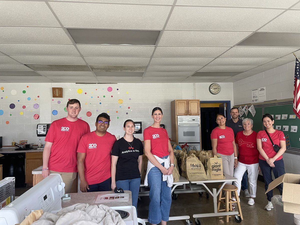 Suzy Marquis (@suzymarquis) on Twitter photo Our hearts are full thanks to <a href="/keybank/">KeyBank</a> lending your helping hands on Neighbors Make The Difference Day. We could not have organized the clothing and food for our community nearly as fast without your amazing help💙💛<a href="/MDeangelis031/">Marcello DeAngelis</a> <a href="/BrooklynSchools/">Brooklyn Schools</a> #NeighborsMakeTheDifferenceDay Our hearts are full thanks to <a href="/keybank/">KeyBank</a> lending your helping hands on Neighbors Make The Difference Day. We could not have organized the clothing and food for our community nearly as fast without your amazing help💙💛<a href="/MDeangelis031/">Marcello DeAngelis</a> <a href="/BrooklynSchools/">Brooklyn Schools</a> #NeighborsMakeTheDifferenceDay