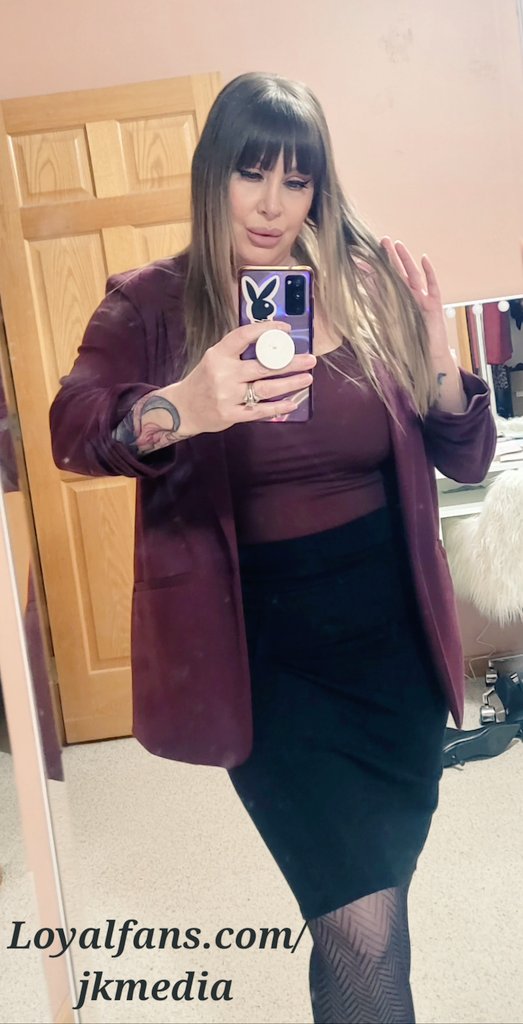 Follow me on LoyalFans! Free to follow💋 Subscribe to see sexy bondage and fetish BTS pics 📸 and snippets!