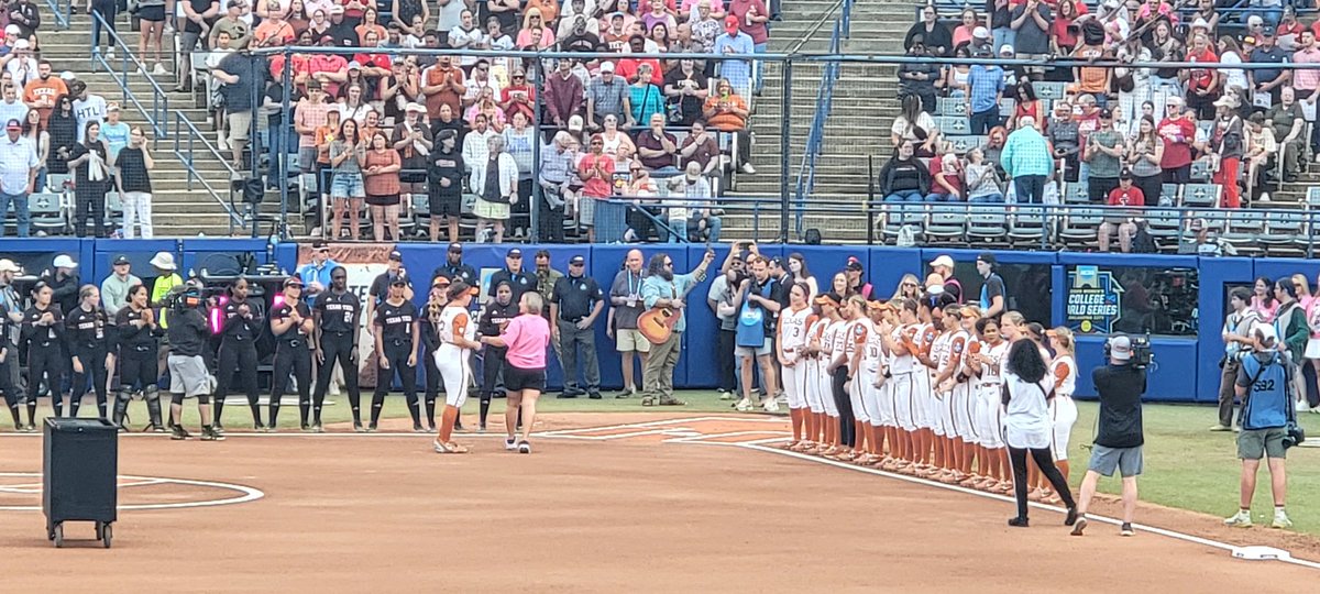 Mike ytuarte (@sgt_y) on Twitter photo Let's Go Hook'em!!! #Texassoftball Let's Go Hook'em!!! #Texassoftball