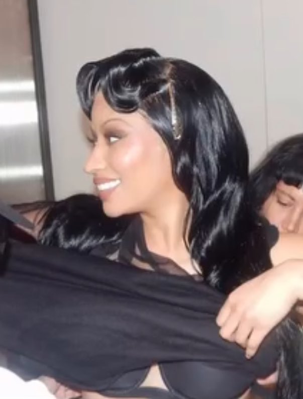 seasonmaraj's tweet photo. her side profile goes crazy everytime! https://t.co/Zv3qsOEaUZ