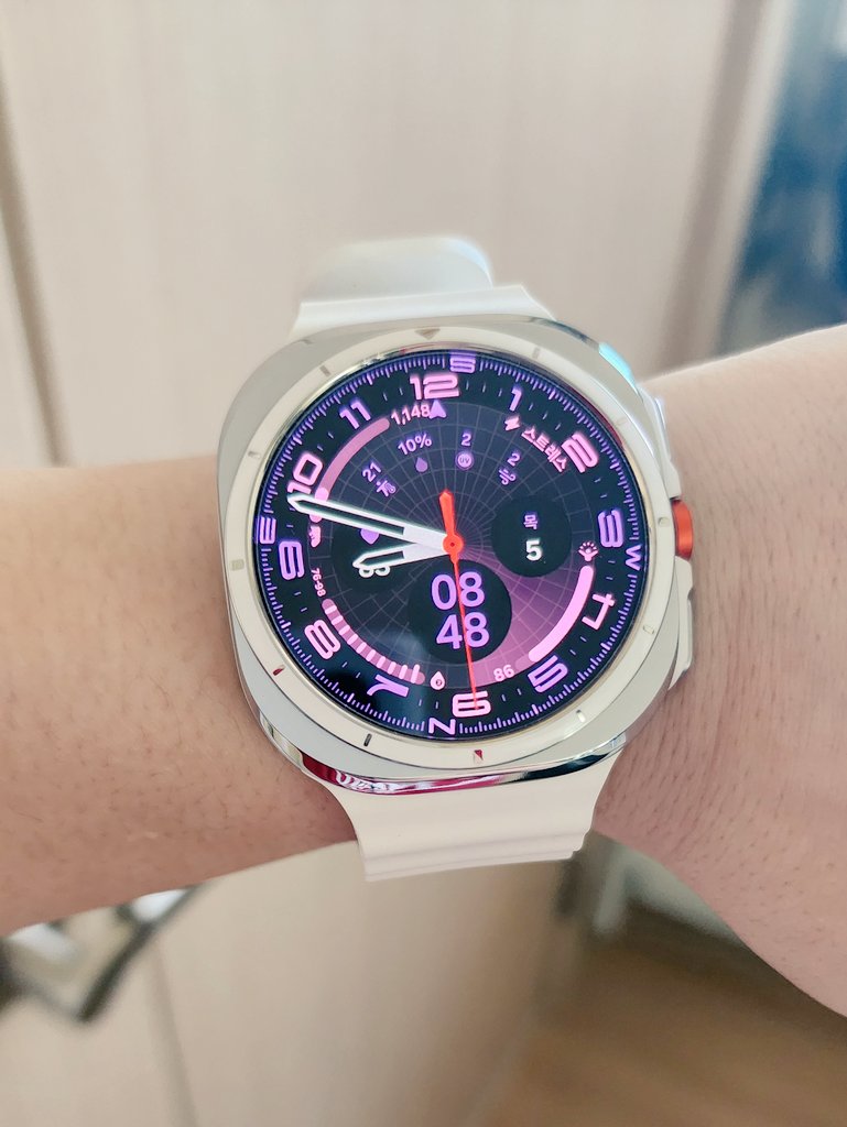 새 워치로 바꾼뒤 잘때도 하고 자는데 7시30분에 일어나서 운동가기 전까지 내가 집안에서만 천걸음이라는 걸 깨달음. 크지도 않은 집에서 내가 이렇게나 돌아다닌다고... 엄마는 바쁘다 바빠 엄마들 파이팅 ...!