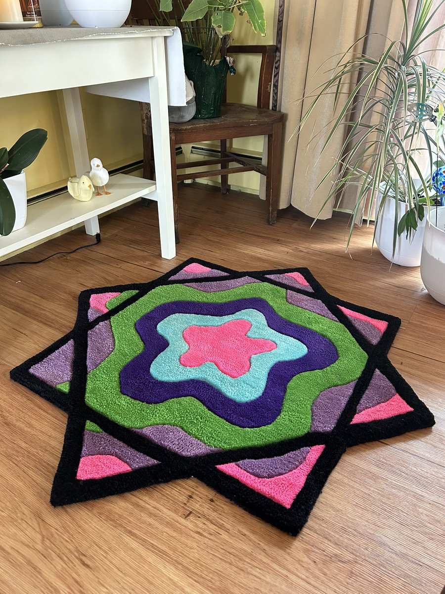 4x4 ft custom flowstar rug!

MSG ME FOR CUSTOM RUGS ⭐️❤️