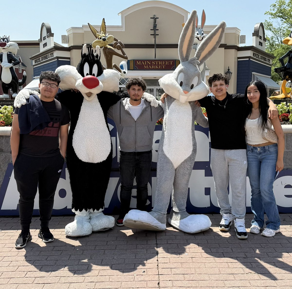 czam2974's tweet photo. What a beautiful day for our #ClassOf2025 - This year our seniors enjoyed a fun filled day @SixFlags Great Adventures! What else is there to say? #PHSpride  #KeepingThePromise https://t.co/OHmhfsnT7s
