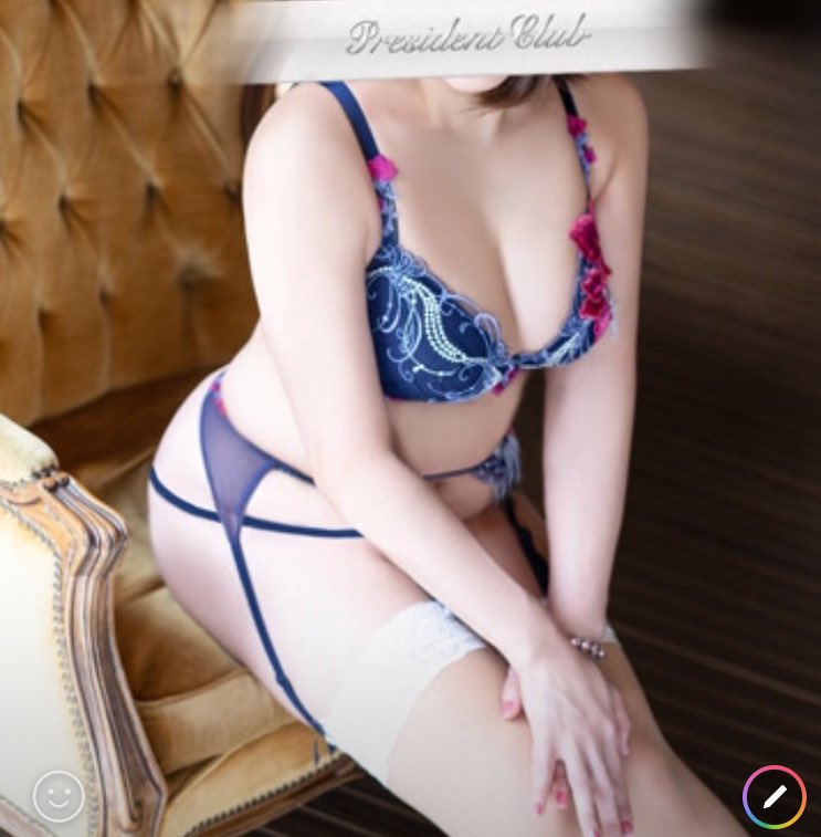 おはようございます
向かっています🚃

先月もたくさんの新規さま
お久しぶり、定例会と
盛りだくさんなひとときを
ありがとうございました❤️

今月初出勤💕
今日5日は1日ガラン🈳
明日６日は10:00のみ
明後日7日は12:00〜14:30です🤗

見つけて❤️
お逢いできることを
お待ちしています💕