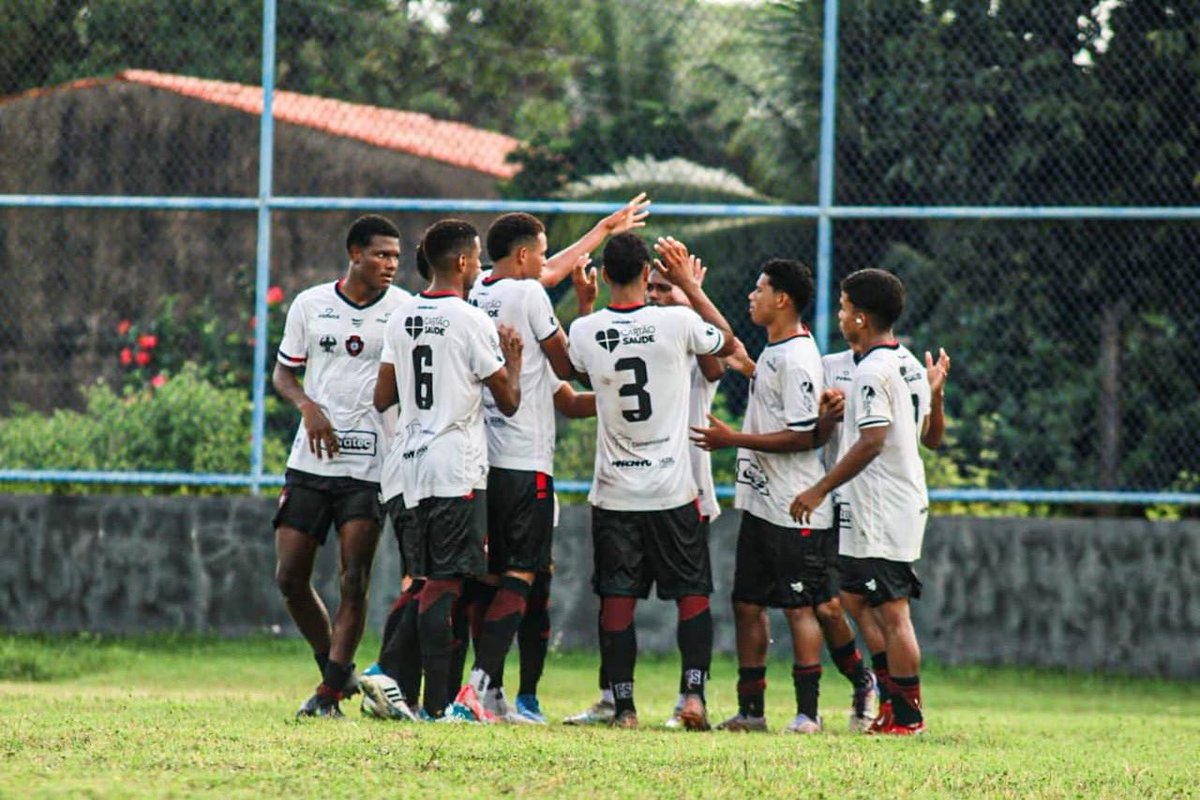 motocluboficial's tweet photo. MAIS UMA VITÓRIA!

Os Moleques da Fabril seguem com o bom desempenho no Campeonato Maranhense Sub-20. O Rubro-negro venceu a equipe do Expressinho pelo placar de 4 a 0, com gols de Ian (2x), Guilherme e Alysson.

Vamos juntos 👊🏽🔴⚫️

📸 Fran FTS https://t.co/DnCigoQRvO