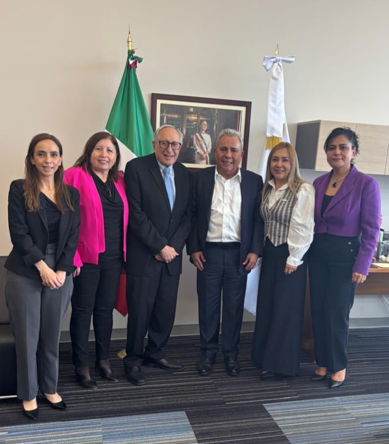 Este 4 de junio tuvimos una reunión de trabajo con el Secretario de Salud, Dr. David Kershenobich Stalnikowitz, y con autoridades de la Secretaría. Platicamos sobre temas clave para el fortalecimiento del sector salud, como la coordinación con IMSS-Bienestar, y sobre cómo seguir