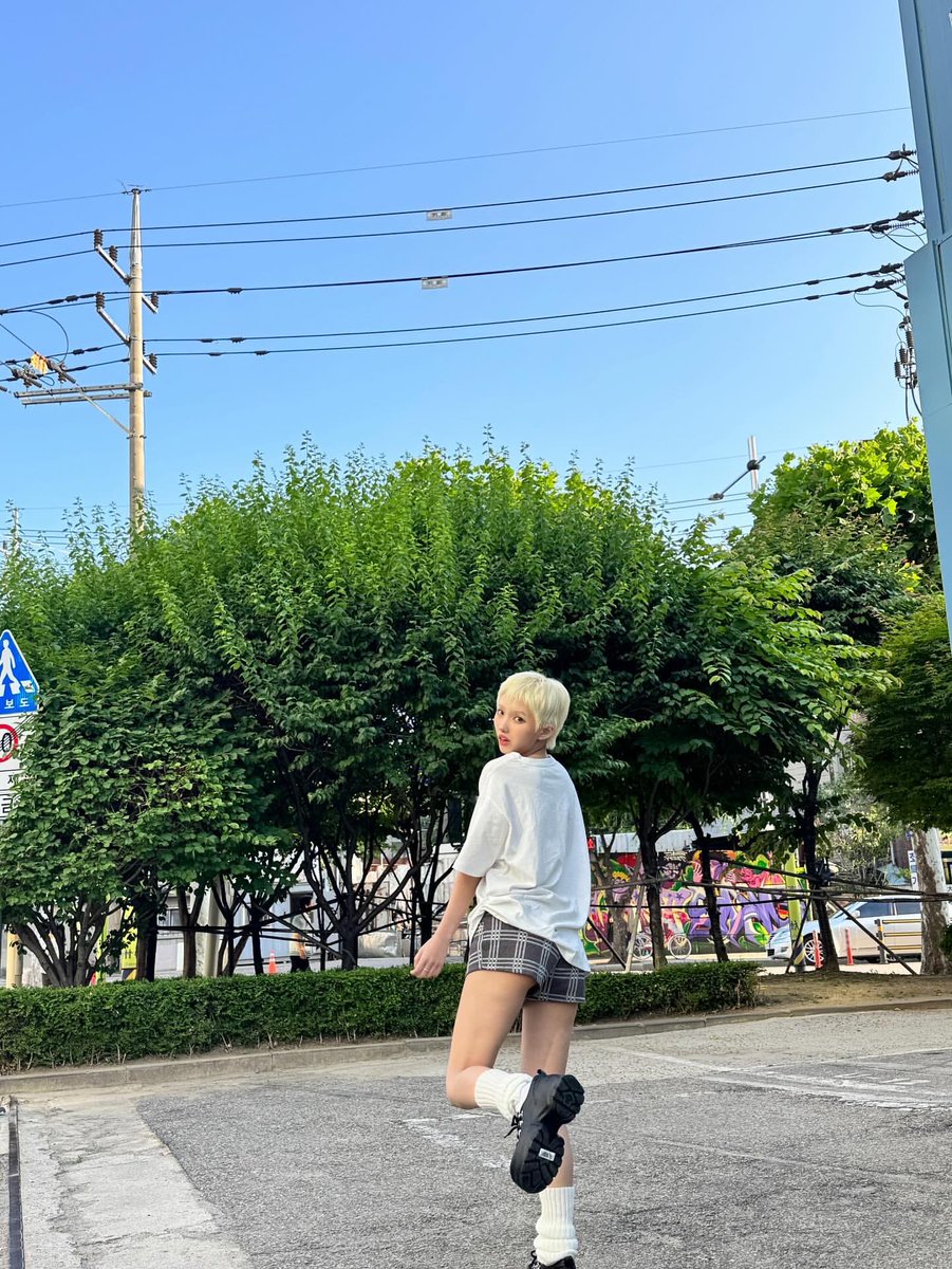 tiny.pretty.j tweet media