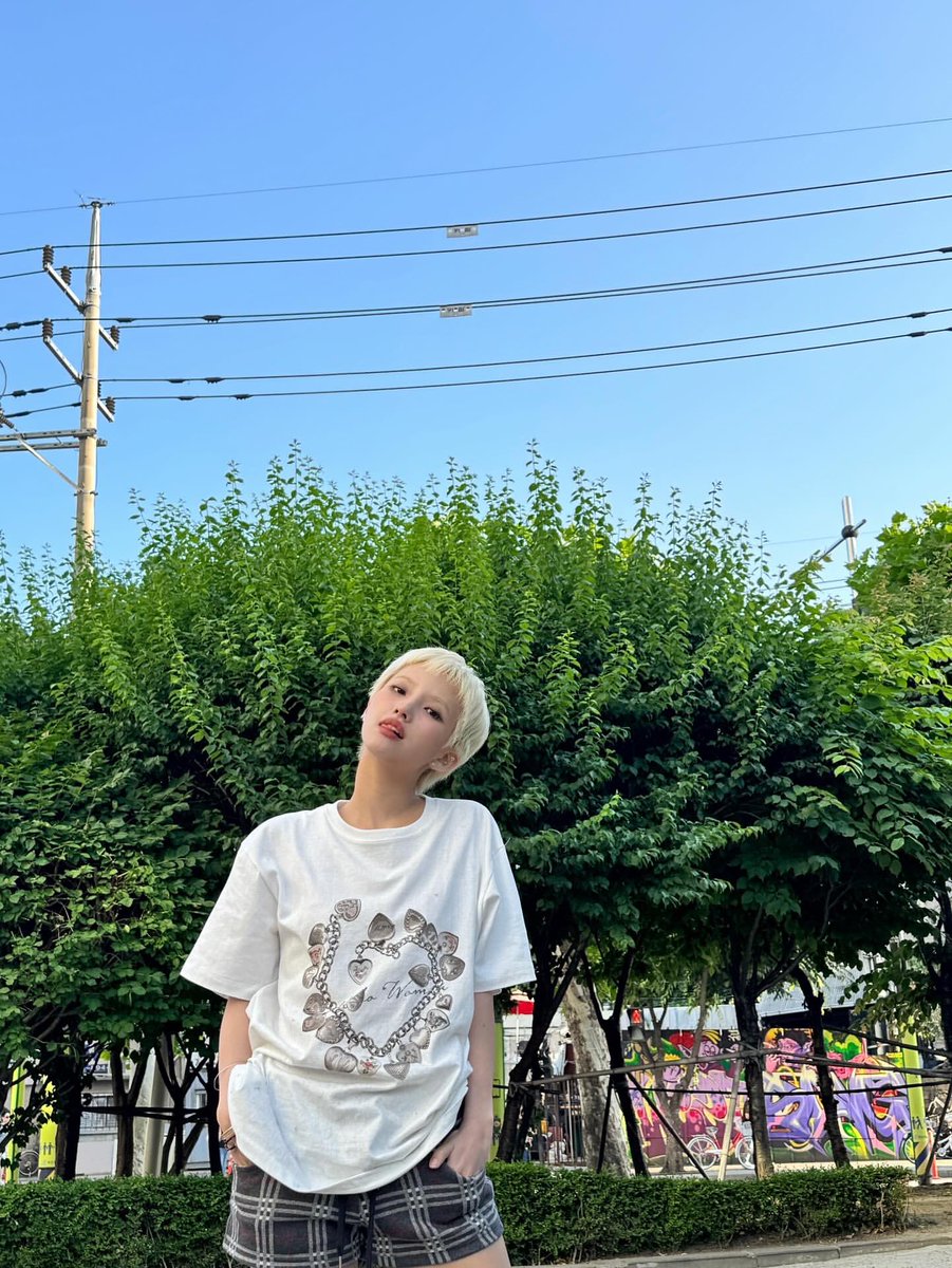tiny.pretty.j tweet media