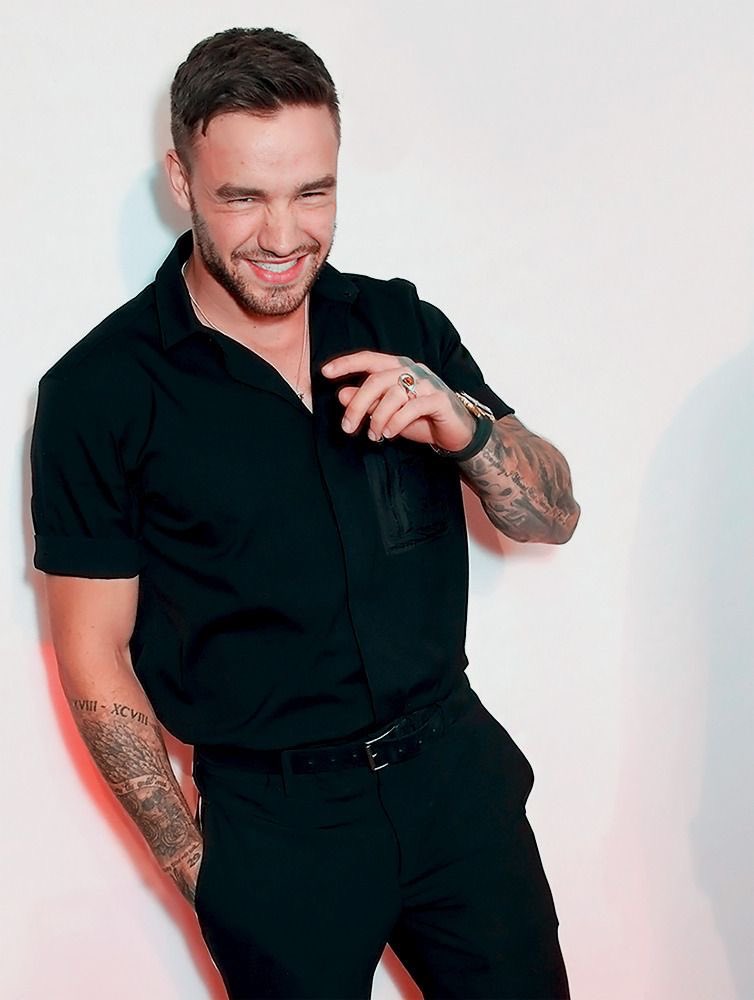 So, Roger can change his statement, attempt to bribe the prosecutors with croissants to get Lula’s devices back, and then tried to silence Geoff by threatening to sue? ALL ILLEGAL. #JusticeForLiam #LiamPayneAppeal   <a href="/FiscalesGobAr/">Fiscales</a>