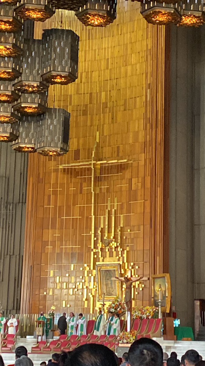 🖤"Sólo imagina lo precioso que puede ser arriesgarse y que todo salga bien"..✨