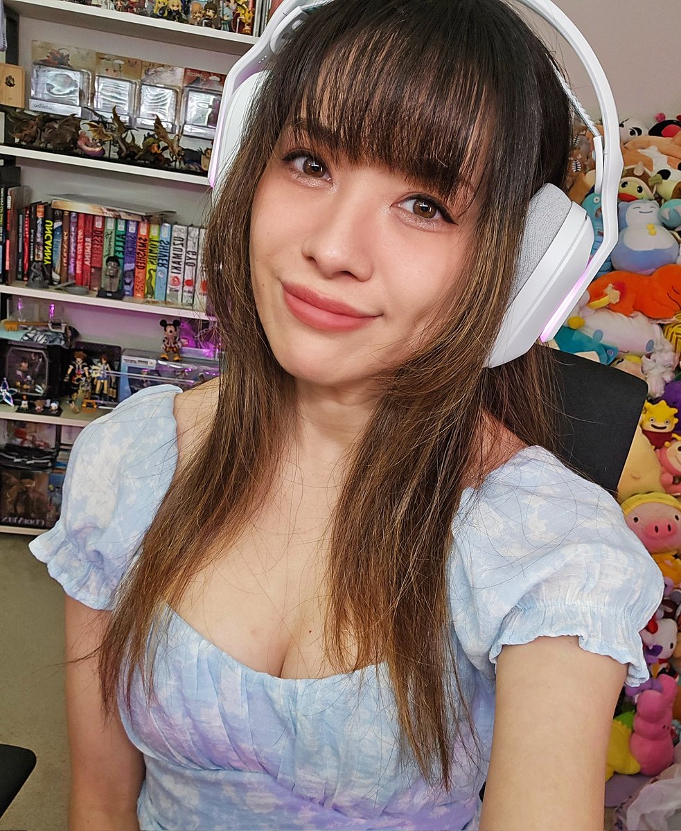 Taking a break from cosplay workshop and streaming! 
Gonna be watching the State of Play and then chat decides if I play Elden Ring Nightreign or we watch Reddit Stories! 

Twitch//xofruitcakeox 
Link in bio~☆