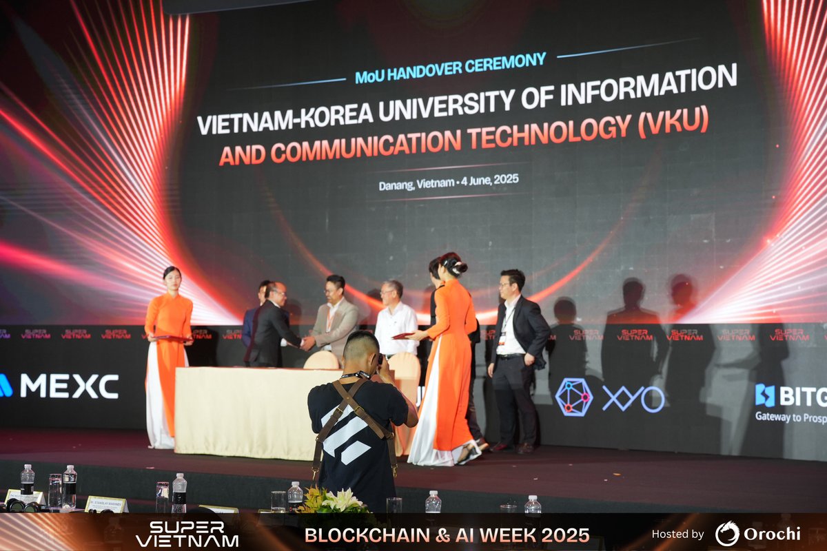 fintech24h_com's tweet photo. 🎉 Super Vietnam 2025 Day 1: What a Start!

Wow! 🚀 Day 1 of @super_vietnam  #BlockchainAIWeek 2025 in Da Nang was incredible! As your Media Partner, @Fintech24h saw:

#SuperVietnam #BlockchainAIWeek #Day1 #DaNang #Vietnam #FinTech #Innovation #Web3 #Crypto #TechEvent https://t.co/aZS7Vt9RqO
