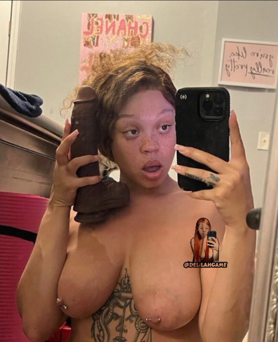 Watch freaky freckles 🤤's leaked NSFW photo on TwXstars