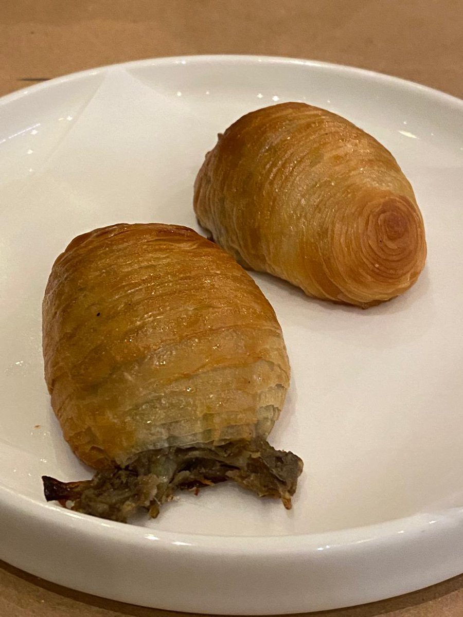 Alcaucileslp's tweet photo. Gracias @Donatodesantis por cocinar con nuestros alcauciles y poner en valor el trabajo de quienes los cultivamos en La Plata 🌱💚
Tu mirada y tu cocina ayudan a que más personas descubran lo noble y único del alcaucil platense.

#AlcachofasPlatenses #AlcaucilesConIG https://t.co/B44Nq1rGkh