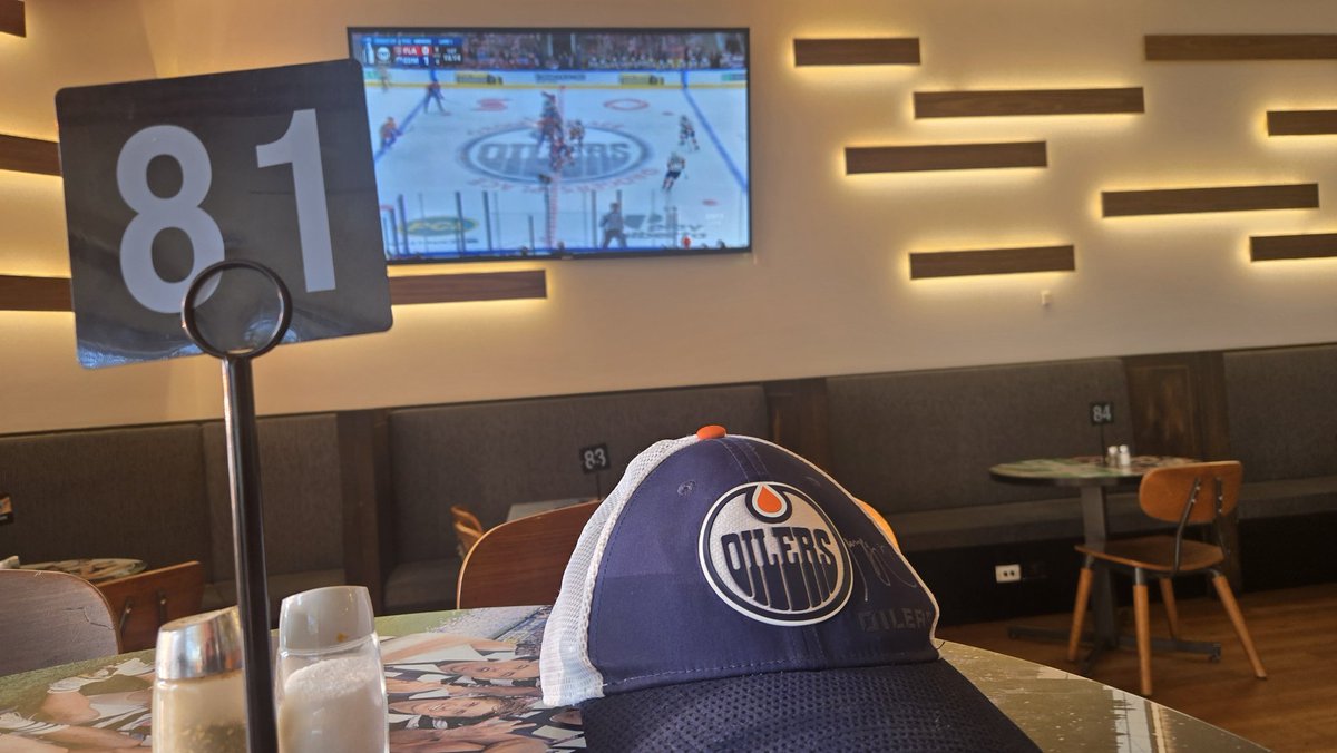 I've found a bar that is showing the game. <a href="/EdmontonJack/">Jack Michaels</a> calling the action on my phone.
#LetsGoOilers