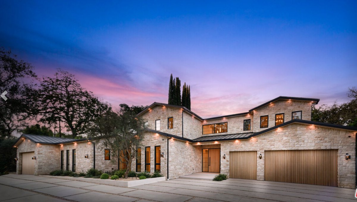 benleeprop's tweet photo. JUST SOLD 🏠🌴 17321 Rancho Street in Encino. This beautiful 7 Bed, 10.5 Bathroom, 14,129 sqft home sold for $15,250,000. We represented the buyer. Congratulations! #BenLeeProperties #realestate #realtor #losangeles #california #beverlyhills #santamonica #cheviothills #luxury https://t.co/iTaj6E6A93