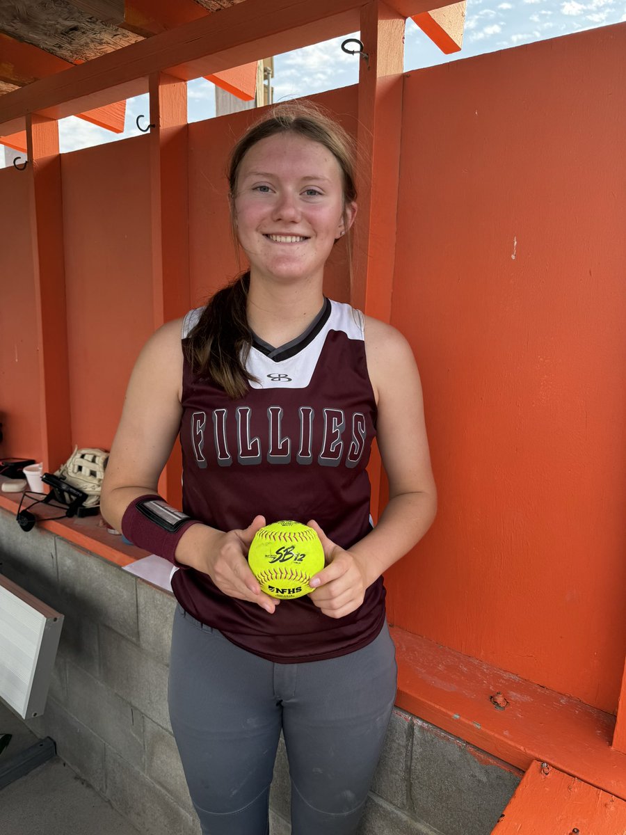 When you are the youngest and smallest in the family you have to prove you can hit a Home Run just like everyone else.  Good hit Lyndie.