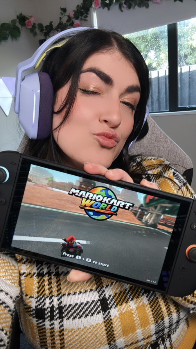 SWITCH 2 &amp; MARIO KART WORLD LOOK

twitch.tv/jasteria