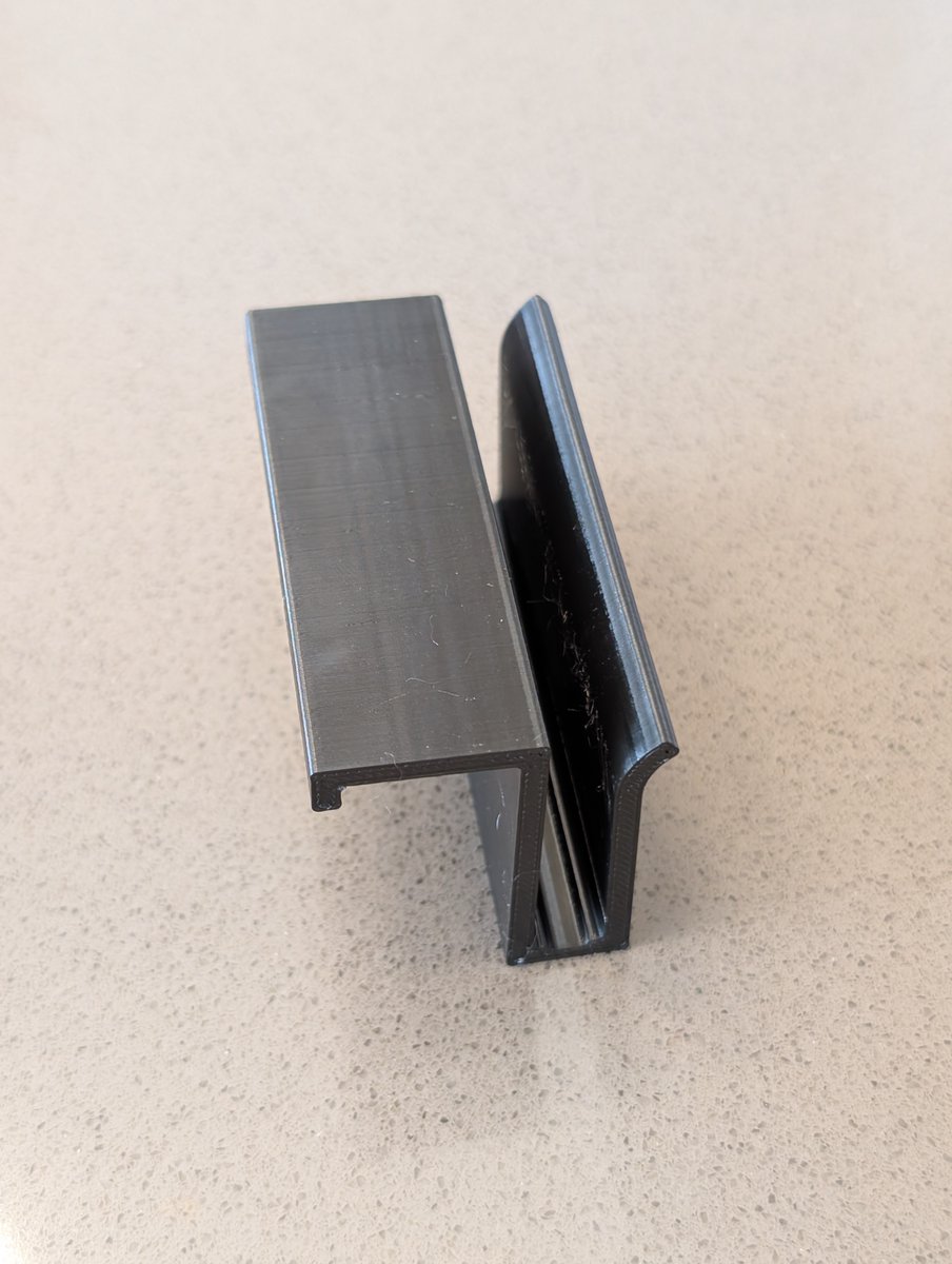 Designed an iPhone continuity camera mount to use my spare iPhone as a webcam 📸

Added a slight bend so it hugs the phone and a cutout for the volume buttons.

printables.com/model/1318418-… <a href="/printablescom/">Printables.com</a> <a href="/Prusa3D/">Prusa3D</a>