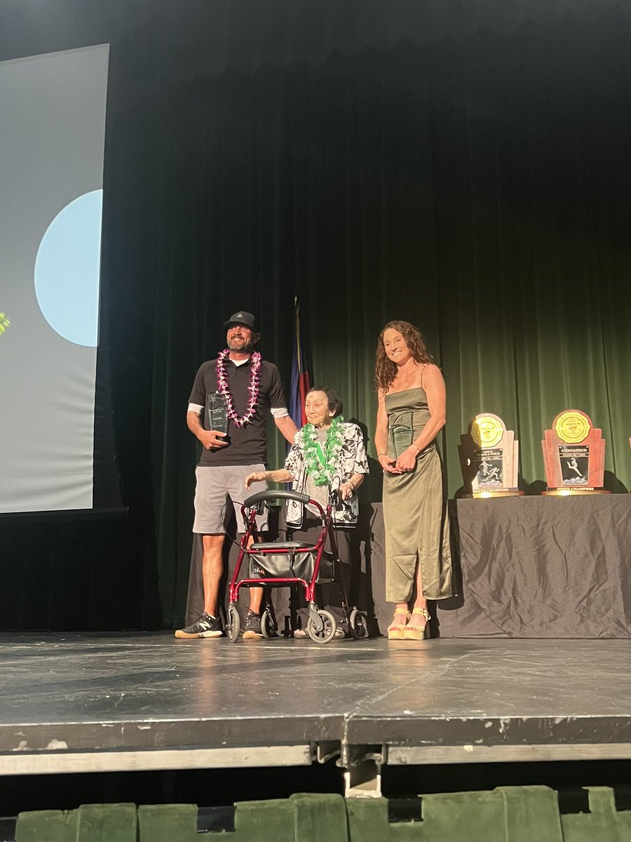 Niwot Athletics (@niwotathletics) on Twitter photo We had a great Night of Champions and Hall of Fame Ceremony at Niwot. Inducting Elise Cranny, Mike Moat and Mabel Miyasaki. All tremendous contributors to Niwot and beyond. <a href="/lefthandvc/">Left Hand Valley Courier</a> <a href="/BoCoPreps/">BoCoPreps</a> <a href="/NiwotHS/">Niwot High School</a> <a href="/goSVVSD/">Chase McBride</a> <a href="/NiwotBoosters/">Niwot HS Boosters</a> #StVrainStorm We had a great Night of Champions and Hall of Fame Ceremony at Niwot. Inducting Elise Cranny, Mike Moat and Mabel Miyasaki. All tremendous contributors to Niwot and beyond. <a href="/lefthandvc/">Left Hand Valley Courier</a> <a href="/BoCoPreps/">BoCoPreps</a> <a href="/NiwotHS/">Niwot High School</a> <a href="/goSVVSD/">Chase McBride</a> <a href="/NiwotBoosters/">Niwot HS Boosters</a> #StVrainStorm