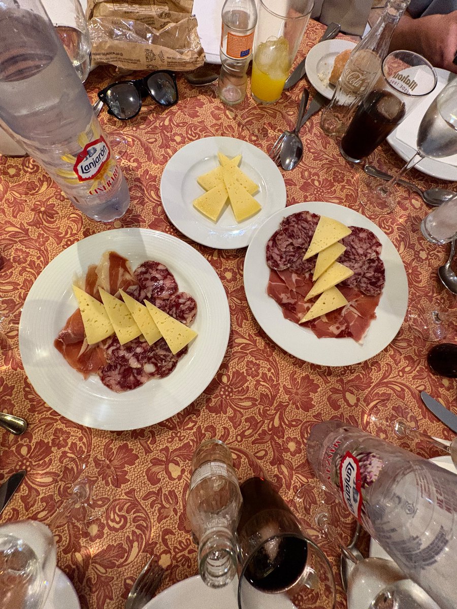 STA Modern Languages (@sta_mod_langs) on Twitter photo Finishing off our final full night in Seville with a stop at a traditional Spanish restaurant, El Cabildo. ¡Qué delicioso! <a href="/StThomasAqSec/">St Thomas Aquinas</a> #seville2025 Finishing off our final full night in Seville with a stop at a traditional Spanish restaurant, El Cabildo. ¡Qué delicioso! <a href="/StThomasAqSec/">St Thomas Aquinas</a> #seville2025