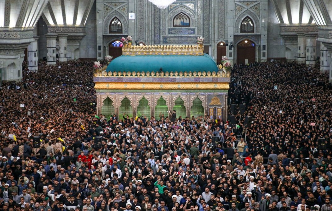 تک تک این مردم با حضورشون ثابت کردن عاشق امام و فدایی رهبراند..
تا کور شود هر آنکه نتواند دید..
#لبیک_یا_خامنه_ای