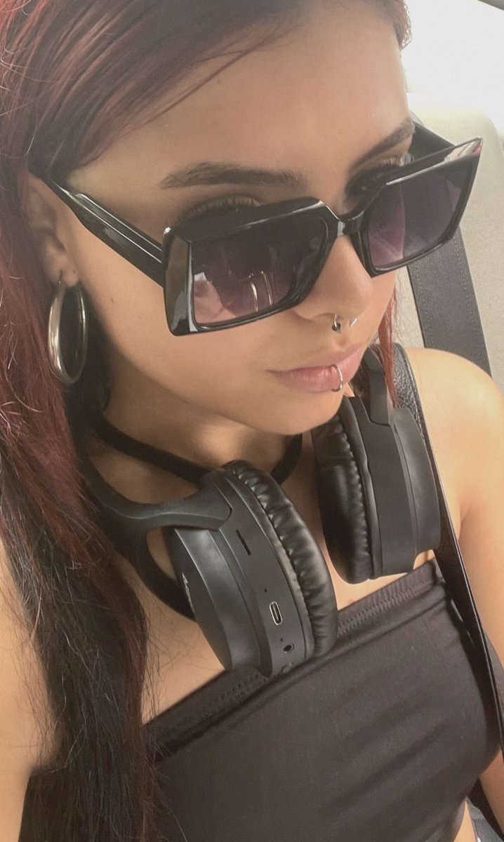 This gray sky got me feeling lazy af but it’s still weirdly warm out