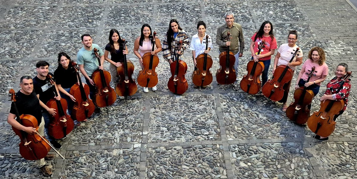 orquestacomgc's tweet photo. ¡Todo a punto para el debut del Ensemble de Chelos! 🎶✨ Anótalo en tu agenda 👀 este domingo a las 12h en el Gabinete Literario 📍Entrada libre hasta completar aforo ¡Te esperamos! 🤩

#concierto #ensemble #chelos #violonchelo #music #live https://t.co/a37mfRTrVP