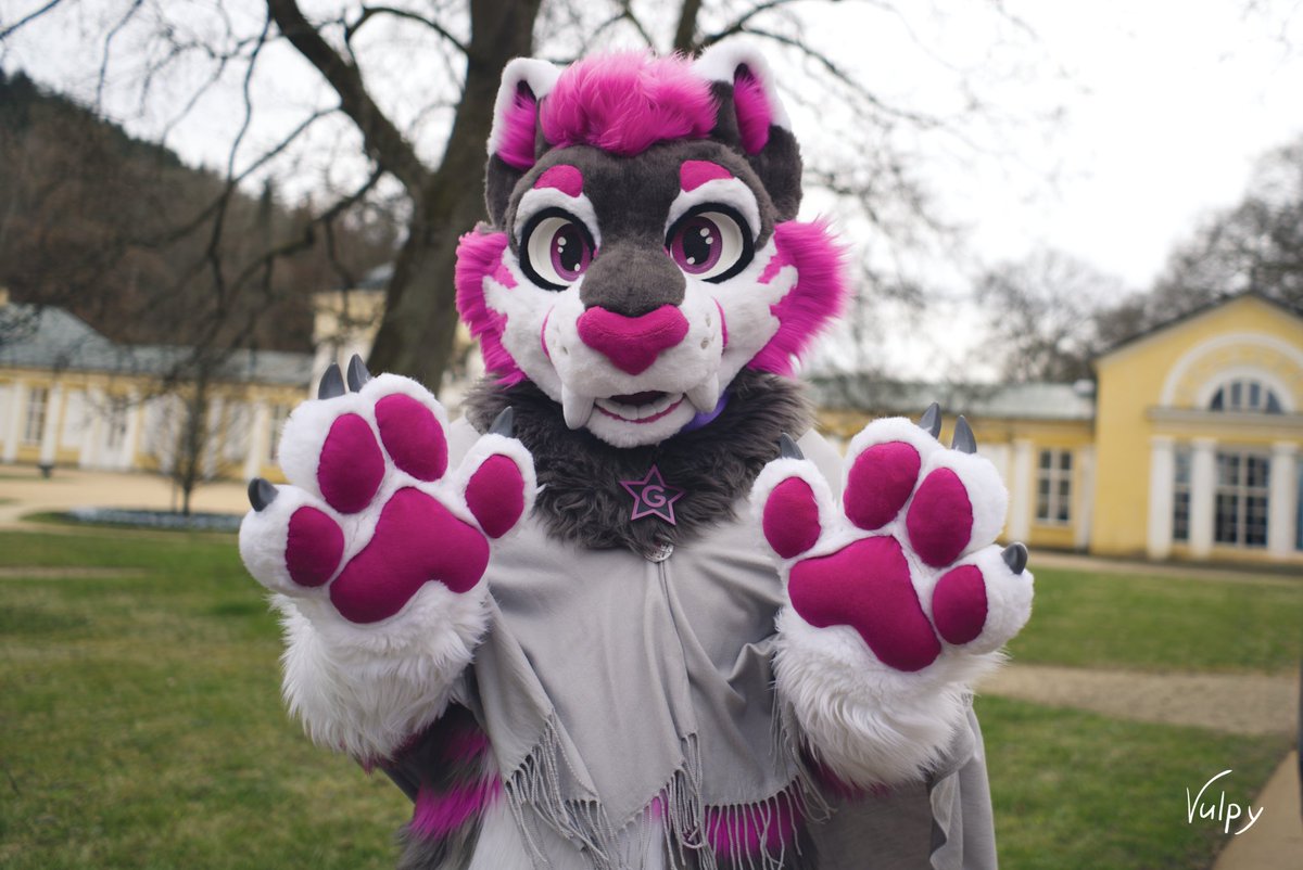 Pawbs

📷 <a href="/VulpyBlue/">Vulpy</a> 
🧵 <a href="/chilistudios/">Sweet Chili Studios</a>