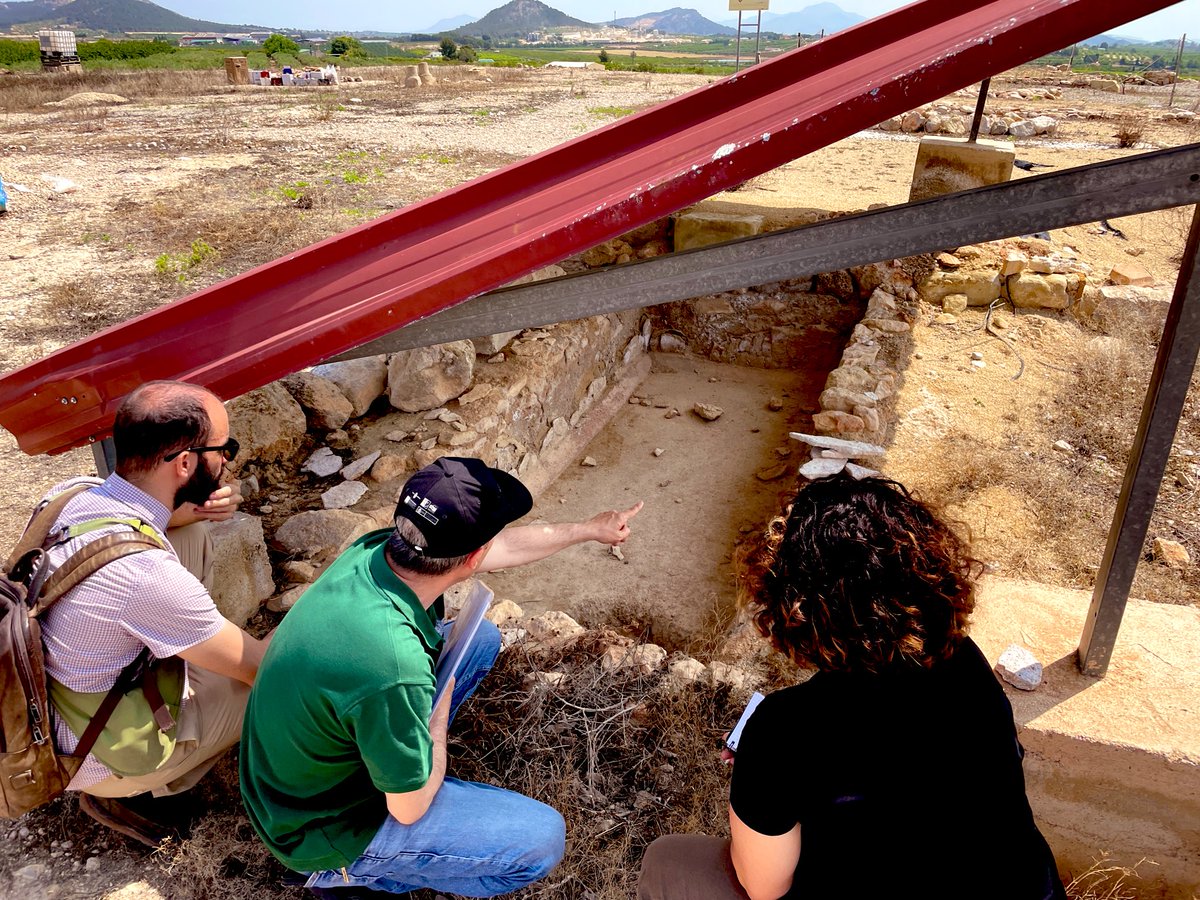 Visita a la villa romana de los Cantos, 
con la misteriosa historia del ‘Niño de las Uvas’ y la identificación del lacus romano de elaboración de vino <a href="/RutaVinoBullas/">RutaVinoBullas 🍇</a> <a href="/DOP_Bullas/">BULLAS D.O.P</a>