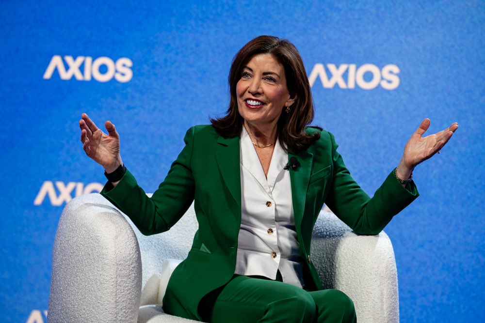 🗽 <a href="/GovKathyHochul/">Governor Kathy Hochul</a> joins the stage at Axios’ AI+ NY Summit to talk about how NY is a leader in AI innovation, and the plan to continue that momentum. 

We couldn’t resist grabbing an #ObviouslyNYC pic too. 

#ObviouslyNYC #NYTechWeek