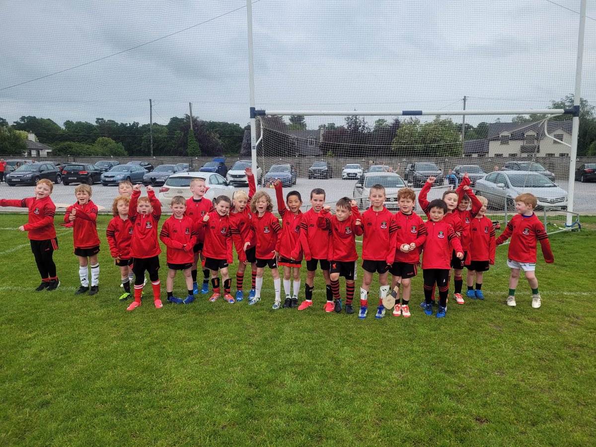 AdareGAA's tweet image. A big thanks to MLC Builders for sponsorsing tops for our u7 group. Great to have the support and recognition of all the hard work by the boys. The tops look great 🔴⚫