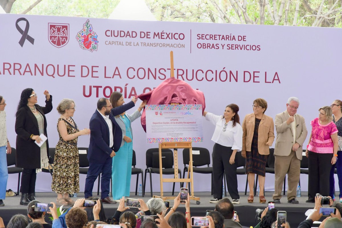 AzcapotzalcoMx's tweet photo. 🎉 ¡Hoy se colocó la primera piedra de la Utopía Ceylán!
Un espacio que transformará el Deportivo Ceylán en un lugar digno para el deporte, la cultura, la educación y el bienestar de toda la comunidad.

Serán más de 30 mil m² con alberca, pista de hielo, casa de día, auditorio y mucho más, que harán de este lugar un orgullo para Azcapotzalco. 💜

Gracias al impulso de nuestra Jefa de Gobierno, @ClaraBrugadaM este gran sueño empieza a hacerse realidad. ¡Seguimos construyendo #BienestarParaElPueblo!