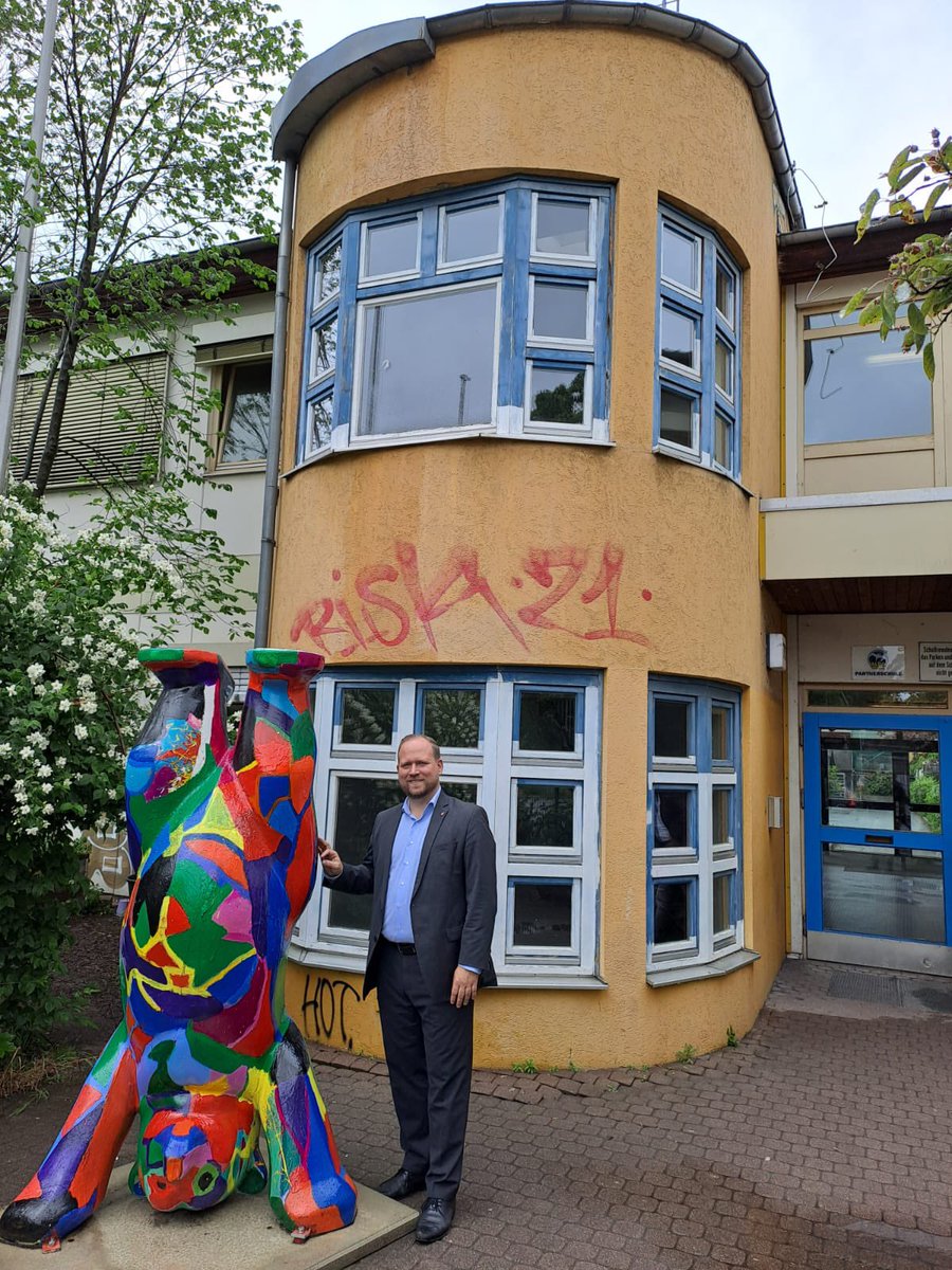 Am 28.5.2025 konnte der nächste Meilenstein bei der Schulbauoffensive im Bezirk Mitte erreicht werden. Gemeinsam mit Vertretern der Howoge sowie der <a href="/SenBJF/">Senatsverwaltung für Bildung, Jugend und Familie</a> haben wir die Projektvereinbarung für die Schulneubaumaßnahme in der Pankstraße 70 unterzeichnet. #schulbau #schuleinmitte