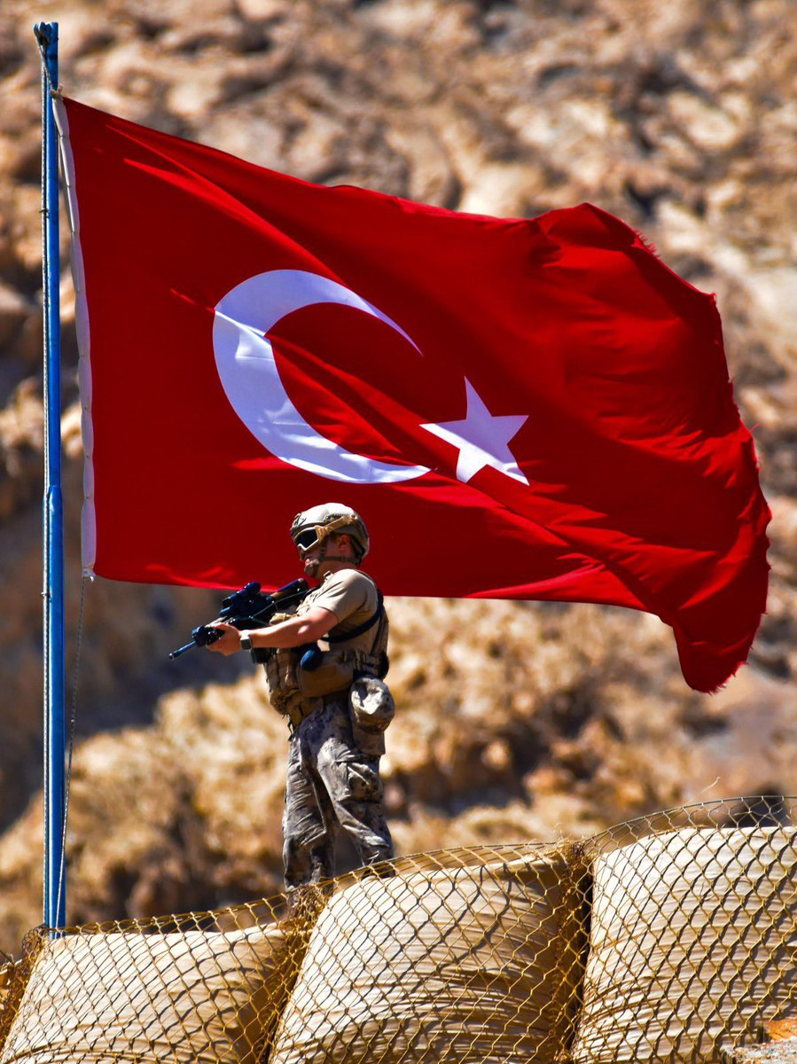 “Devletin eli, vatan uğruna can veren şehitlerin emanetine ve onların geride bıraktığı mazlumlara uzanmalı; bu topraklara kurşun sıkanları övenlere değil.”
#HainsizTürkiye 
#şehitlerölmez 
#Sehitlerimizinemaneti