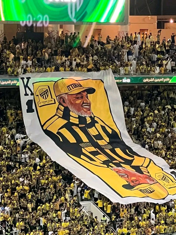 ألف مبروك لنادينا الغالي #الاتحاد على التتويج المستحق بالدوري 💛🖤
وتهنئة خاصة للعم كمال، مشجع الاتحاد الأصيل، اللي فرحته بالفوز من فرحتنا 👏🏼
وعيد أضحى مبارك عليكم جميعًا، أعاده الله علينا وعليكم بالخير والنصر والفرح.
#عيد_مبارك #الاتحاد_بطل_الدوري