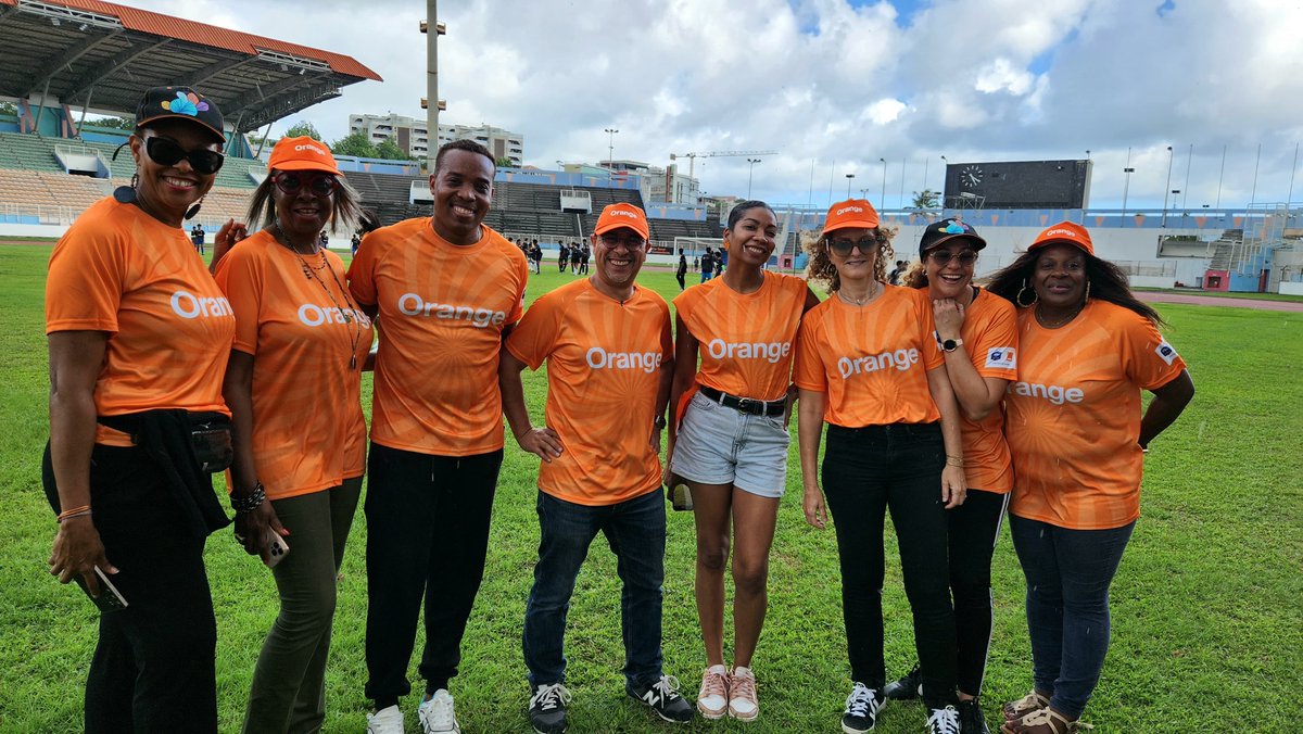 Aujourd'hui a eu lieu la journée #ForGoodConnections en Martinique !
Un après-midi sous le signe de la protection de la jeunesse contre les risques du digital, tels que le cyberharcèlement et l'hyperconnexion pour un Internet plus sûr où se sont réunis près de 150 jeunes âgés de