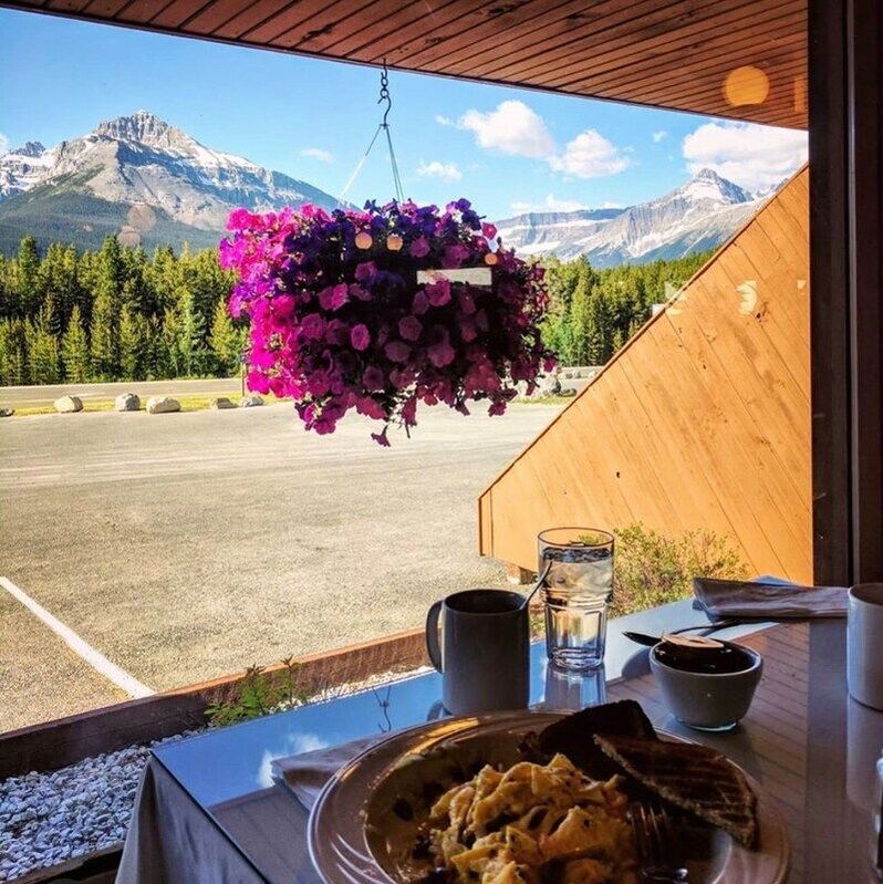 Follow this link for info about our June Hike &amp; Attraction special! Get guides for #hikes along the Icefields Parkway and #attractions you won't want to miss. Plus, when you book, you get #FREEbreakfast, #dinnerdiscounts, and this backcountry multi-tool! 

thecrossingresort.com/features/hike-…