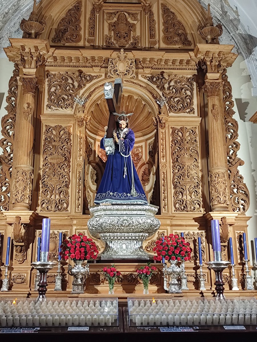 El verdadero tesoro es tener cerca a alguien que confía en ti y en lo que eres capaz de forma incondicional. 
Buenas noches 😴