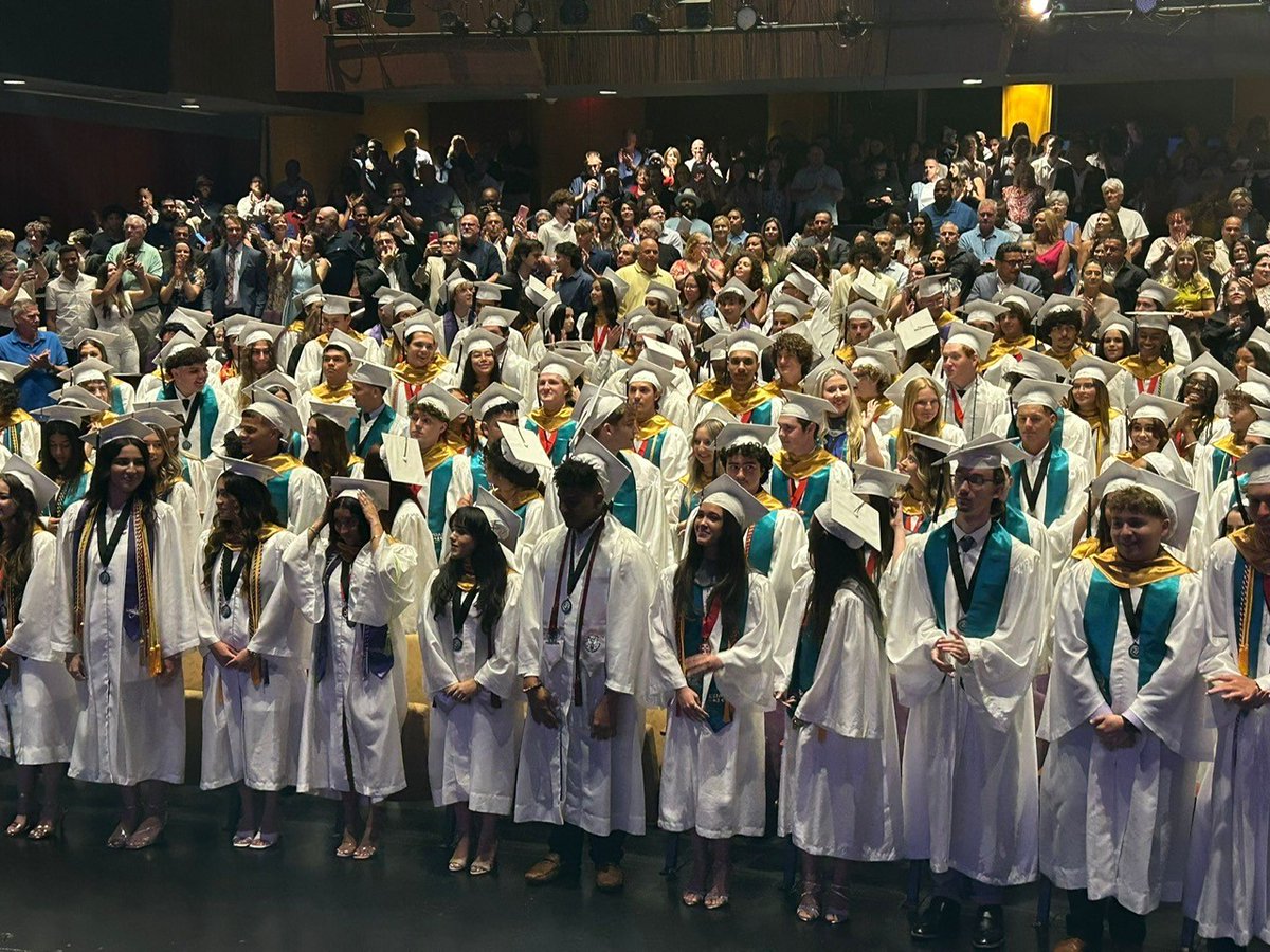 SuptDotres's tweet image. To the spirited #Classof2025 of @CutlerBaySenior – Congratulations, Tiger Sharks! Your achievements and vibrant spirit have brought you to this wonderful celebration. May your future be as bright and full of promise as today. #MDCPSGrad #Alumni305 #YourBestChoiceMDCPS