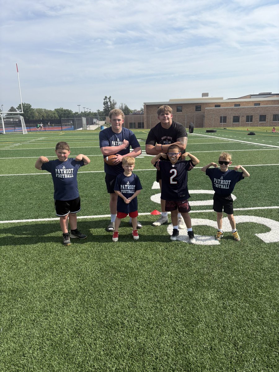 MSouthFootball's tweet photo. We had a great few days of youth camp! Kindergarten thru 5th grades ballers! #SouthBoyz #Bombpops https://t.co/4LYih9QOov