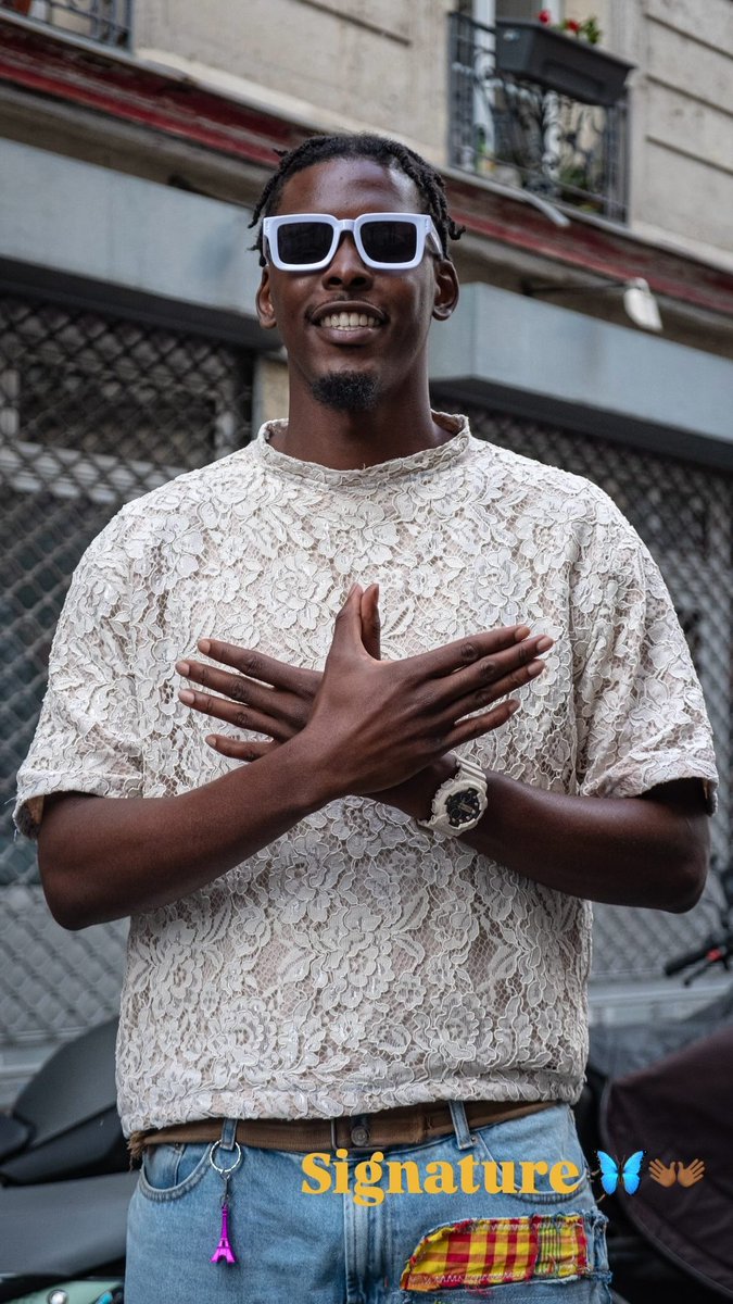 ThomsUgly's tweet image. Signature 🦋👐🏾 #thomasdethelot