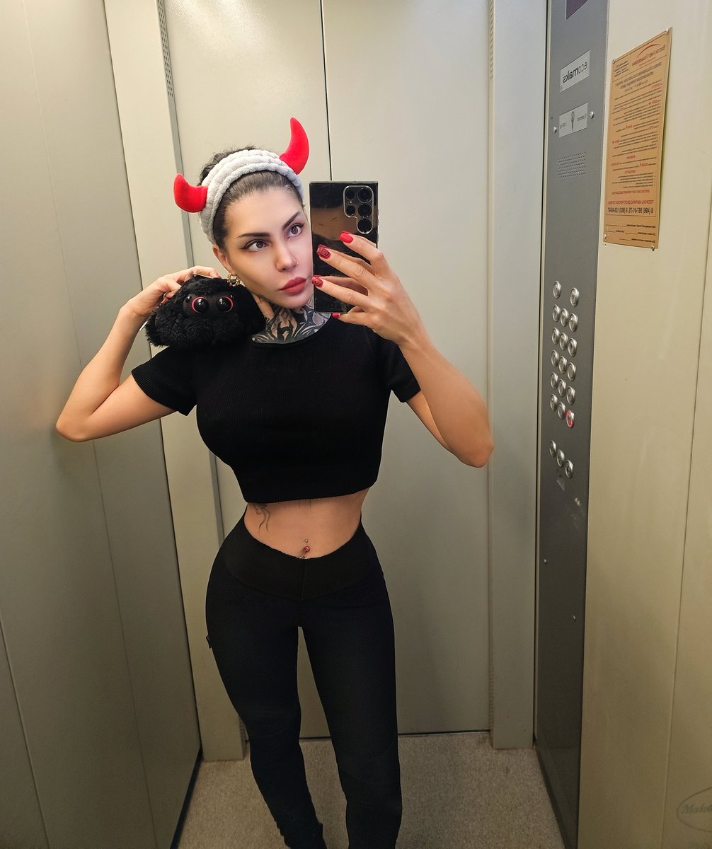 Your goddess is going to gym, what do you do? 😈