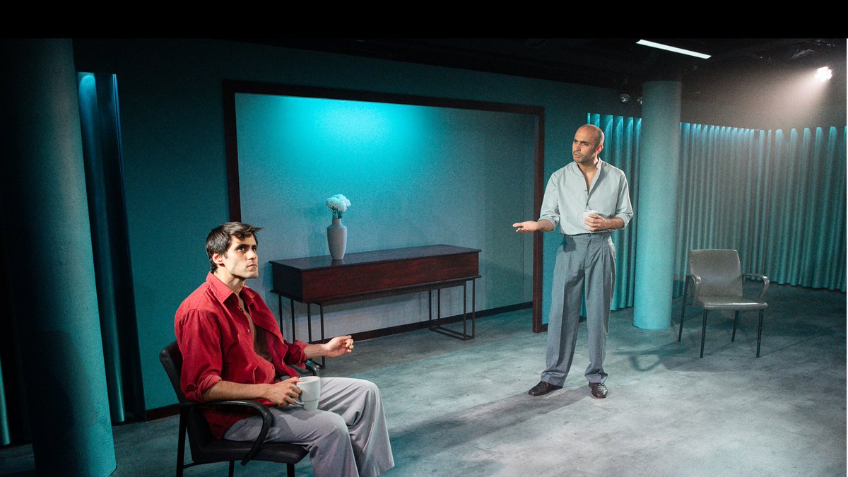 buisanzinho's tweet photo. Teatro en pie, aplausos interminables para agradecer el gran trabajo que hacen estos dos grandes actores.Disfrutar así de un texto bien interpretado que lo mismo te arranca una carcajada que te pone un nudo en la garganta.
#lasapariciones @centrodramatico https://t.co/s6zJIM3Jj8