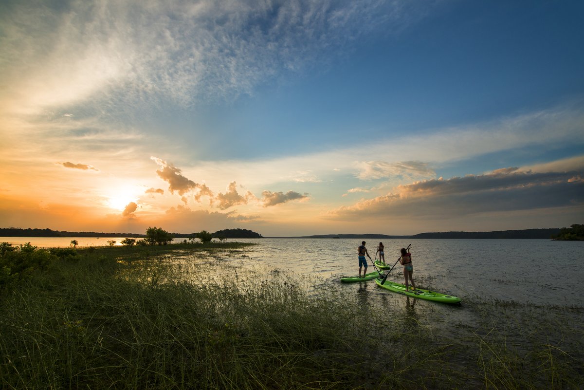 Nothing says summer like a sunset paddle on DeGray Lake. #ARStateParks arkansasstateparks.com/parks/degray-l…