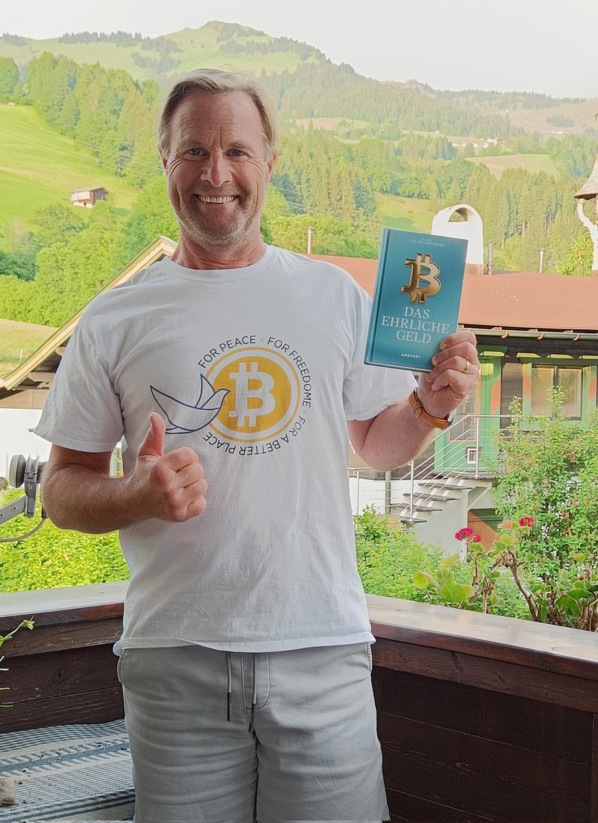 Hey lieber <a href="/Justdoitalex/">Alex v. Frankenberg (Hodltrainer)</a> VIELEN DANK für dein Buch und die schöne Widmung 🙏🏻 Ich hab mich riesig gefreut. 😁
Noch dazu ist gestern mein BTC Friedens T-Shirt 🕊️ gekommen -   what a nice coincidence ✨
Ich freu mich schon auf's Lesen... 🤓